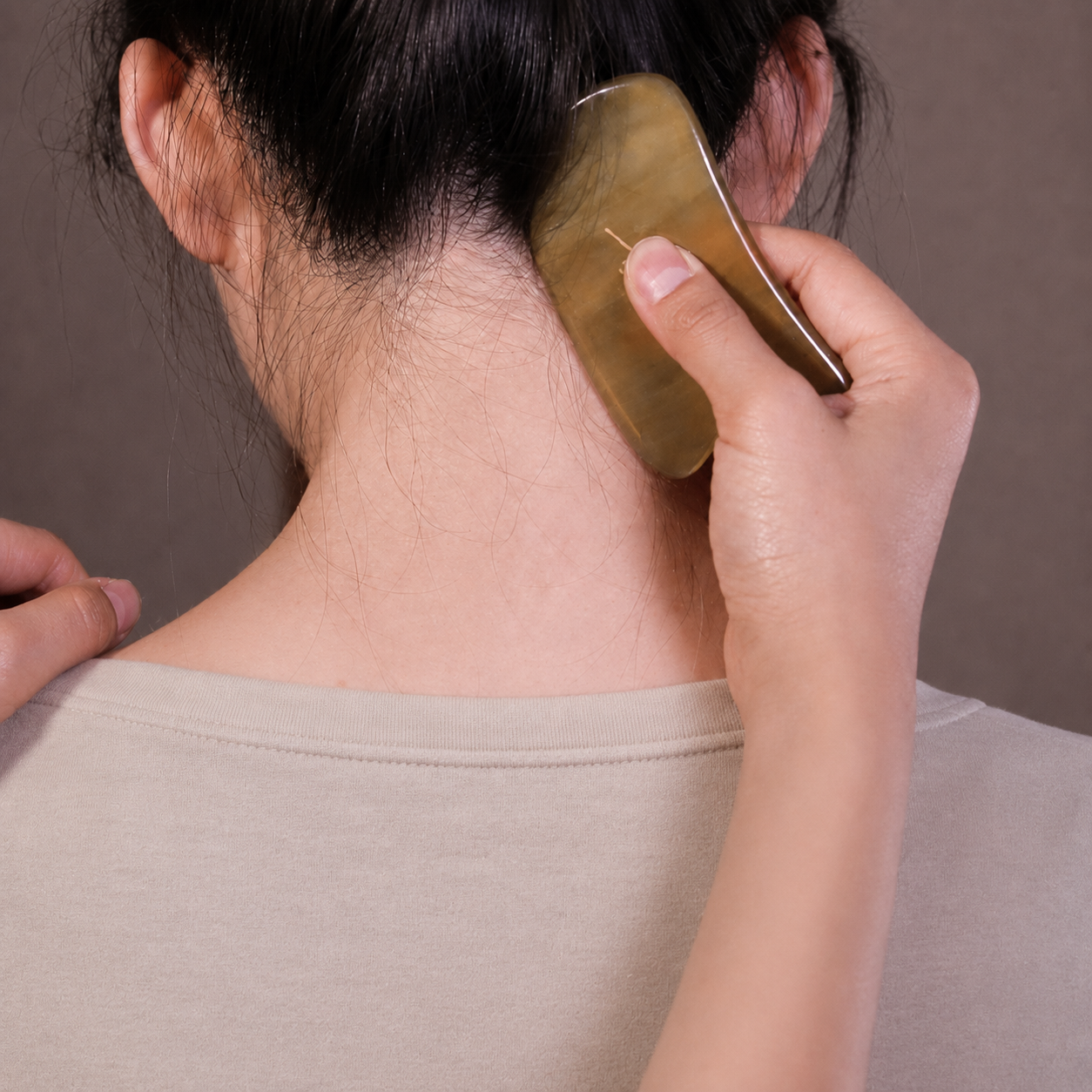 How to Use Gua Sha to Relief Cold Symptoms Naturally (Step-by-Step Guide)
