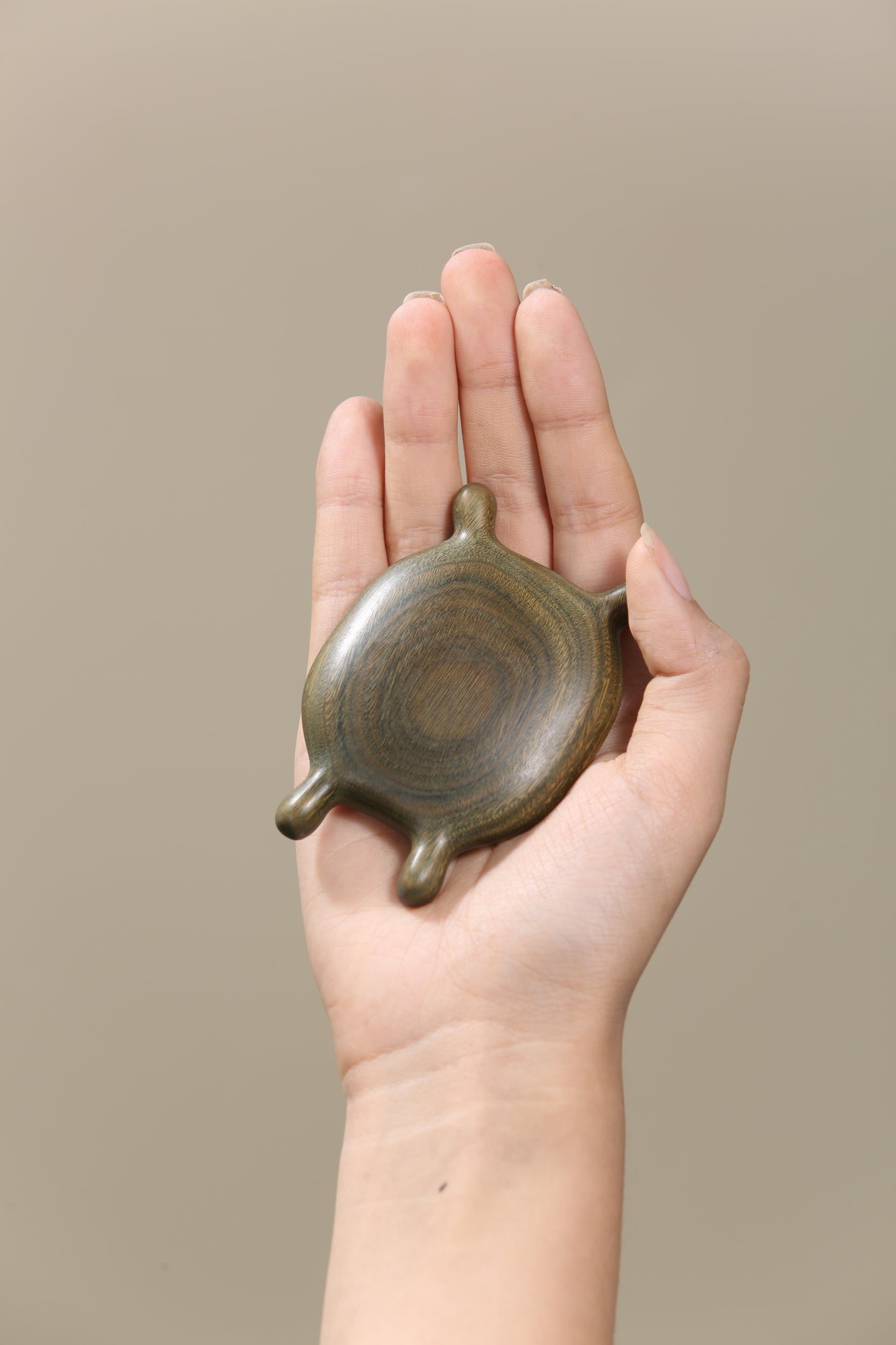 Green Sandalwood Massage Tool — Turtle-Shaped Verawood Face & Body Massager